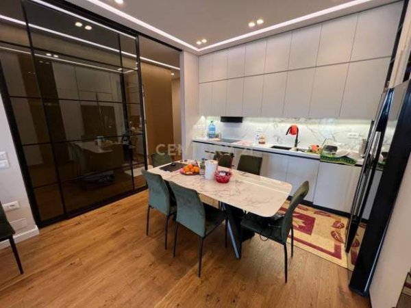 Tirane, jepet me qera apartament 2+1+BLK Kati 10, 100 m² 1.100 Euro (Kompleksi Square 21)