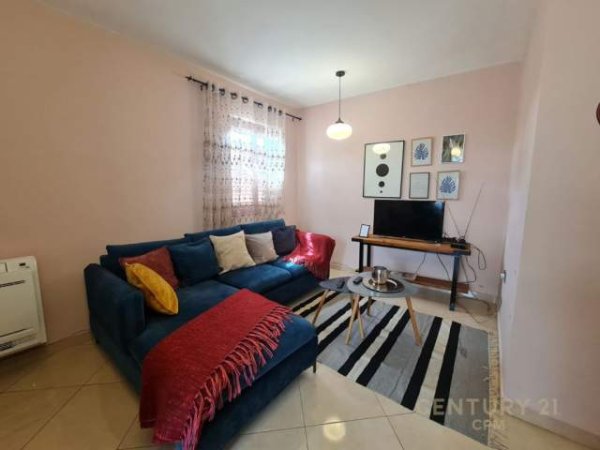 Tirane, jepet me qera apartament Kati 4, 66 m² 400 Euro (Rruga Mine Peza)