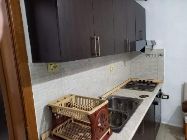 Tirane, jepet me qera garsonier 1+1 Kati 1, 40 m² 25.000 Leke (MYSLYM SHYRI)