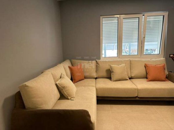 Tirane, jepet me qera apartament 2+1+BLK Kati 1, 84 m² 550 Euro (Rruga Bardhyl)