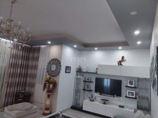 Tirane, jepet me qera apartament 2+1+BLK Kati 1, 120 m² 500 Euro (Porcelan)