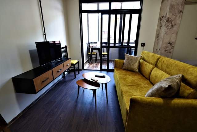 Tirane, shitet apartament 2+1 i konvertuar ne 3 garsonier, me siperfaqe secila 30m2, 14.400.000 Leke (Rruga "5 Maji")