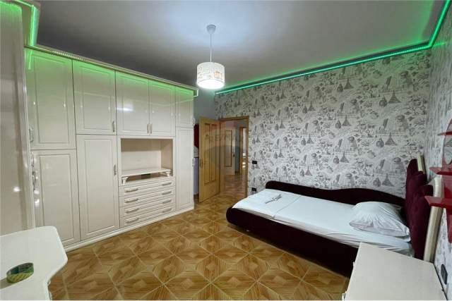 Tirane, jepet me qera apartament 150 m² 700 Euro (shkolla baletit)
