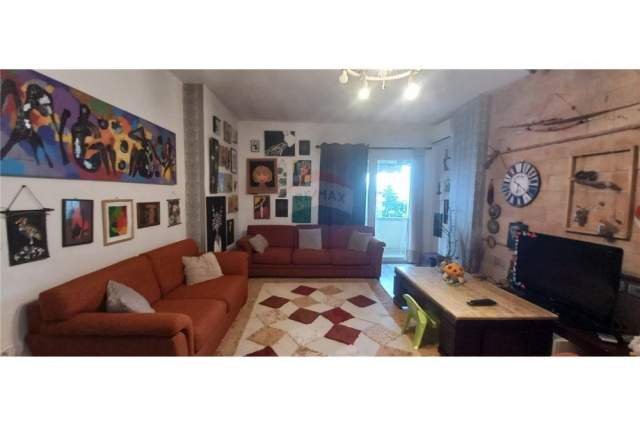 Tirane, jepet me qera apartament 2+1 Kati 3, 115 m² 500 Euro (Kristal Center)