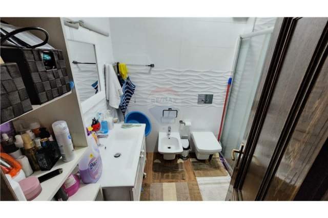 Tirane, jepet me qera apartament 2+1+BLK 75 m² 800 Euro (myslym shyr)