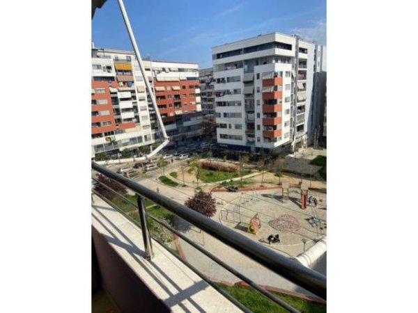 Tirane, jepet me qera apartament 2+1+BLK Kati 5, 110 m² 350