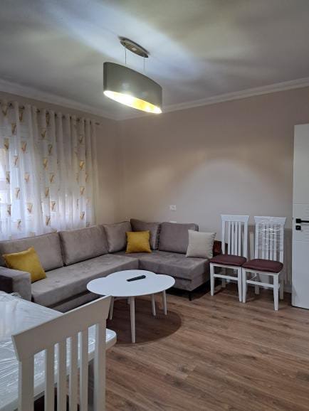 Tirane, jepet me qera apartament 2+1+A+BLK Kati 3, 70 m² 500 Euro (komuna parisit)