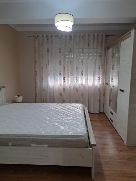 Tirane, jepet me qera apartament 2+1+A+BLK Kati 3, 70 m² 500 Euro (komuna parisit)