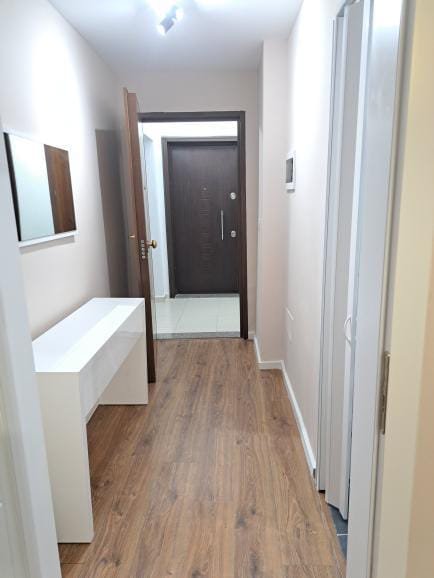 Tirane, jepet me qera apartament 2+1+A+BLK Kati 3, 70 m² 500 Euro (komuna parisit)