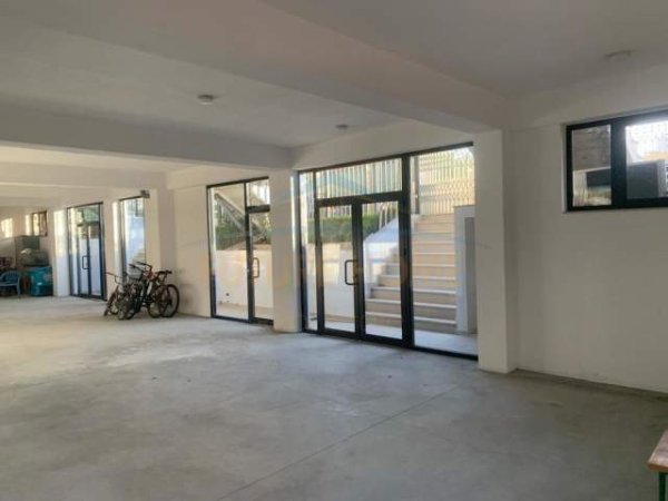 Tirane, jepet me qera ambjent biznesi Kati -1, 105 m² 600 Euro (rruga don bosko)