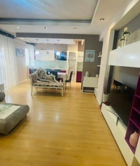 Tirane, jepet me qera apartament 3+1+A+BLK Kati 7, 700 Euro