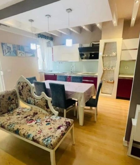 Tirane, jepet me qera apartament 3+1+A+BLK Kati 7, 700 Euro
