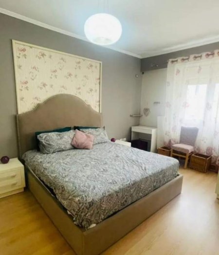 Tirane, jepet me qera apartament 3+1+A+BLK Kati 7, 700 Euro