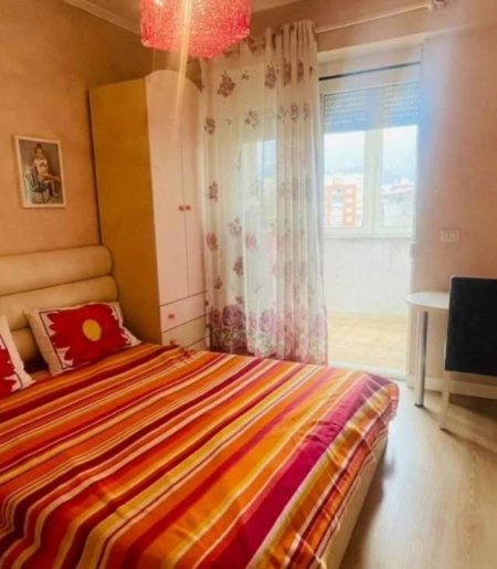 Tirane, jepet me qera apartament 3+1+A+BLK Kati 7, 700 Euro