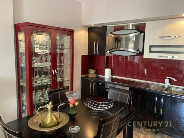 Tirane, jepet me qera apartament 3+1+A+BLK Kati 5, 135 m² 700 Euro (rruga Siri Kodra, Selvia)