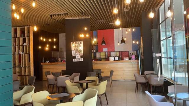 Tirane, jap me qera ambjent biznesi 100 m² 1.000 Euro (BULEVARDI I RI)