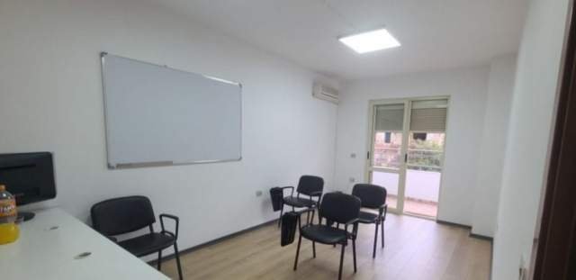 Tirane, jepet me qera Kati 2, 100 m² 600 Euro