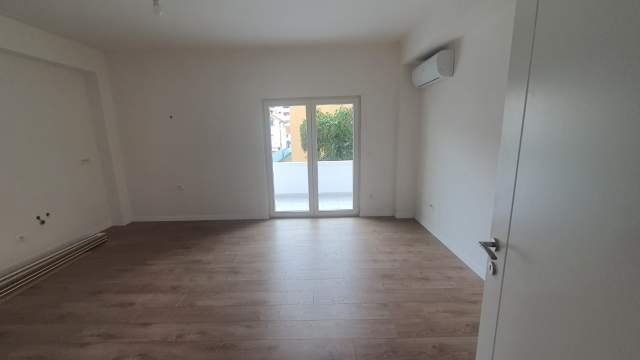 Tirane, jepet me qera zyre Kati 1, 130 m²  950 Euro (Margarita Tutulani)