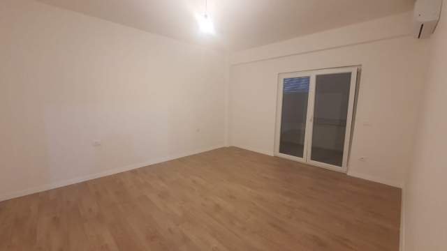 Tirane, jepet me qera zyre Kati 1, 130 m²  950 Euro (Margarita Tutulani)