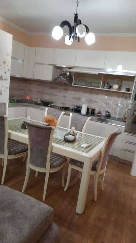 Tirane, jepet me qera Vile 2 Katshe Kati 0, 250 m² 1.500 Euro (Kamëz)