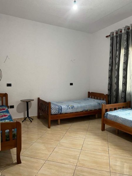 Tirane, jepet me qera shtepi 3+1 Kati 1, 100 m² 30.000 Leke (rruga Todi Shkurti)