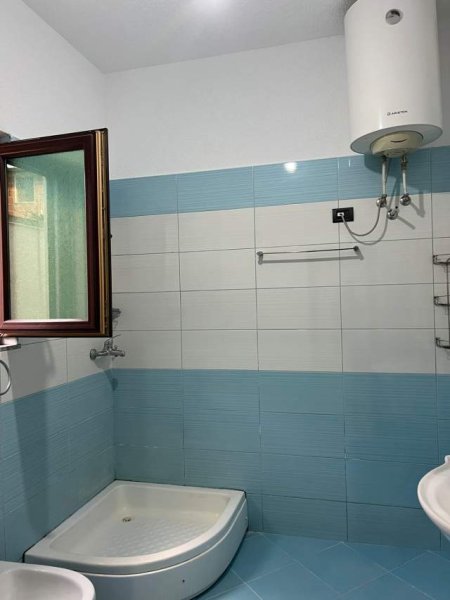 Tirane, jepet me qera shtepi 3+1 Kati 1, 100 m² 30.000 Leke (rruga Todi Shkurti)