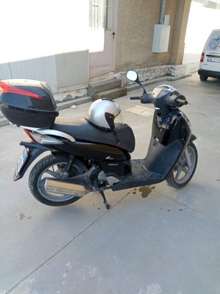 Durres, shes Scooter Honda Sh Viti 2007, 1.100 Euro