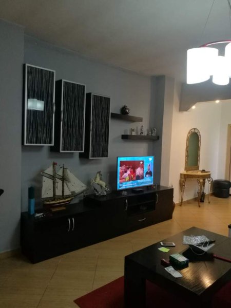 Tirane, jepet me qera apartament 2+1 Kati 1, 110 m² 400 Euro (Rruga Hoxha Tahsin)