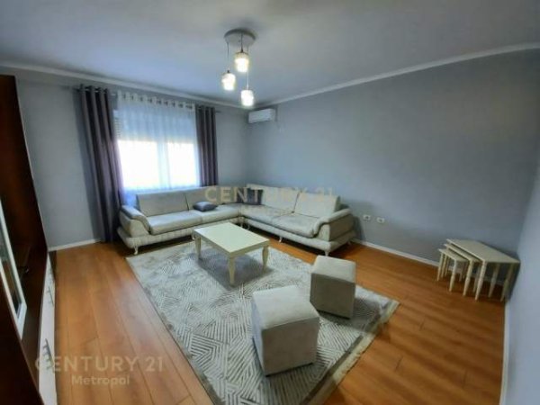 Tirane, jepet me qera apartament 2+1+BLK Kati 2, 120 m² 700 Euro (Kopshit Botanik, prane Restorant "Pavarotti")