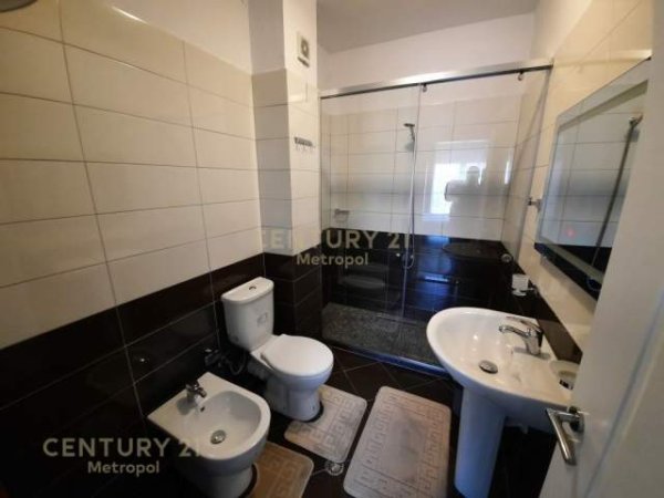 Tirane, jepet me qera apartament 2+1+BLK Kati 2, 120 m² 700 Euro (Kopshit Botanik, prane Restorant "Pavarotti")