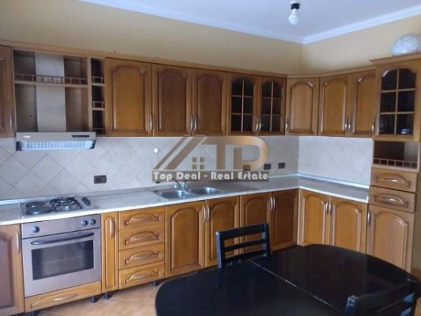 Tirane, jepet me qera Vile 2+1+BLK Kati 1, 134 m² 300 Leke (Ethem Haxhi Beu)