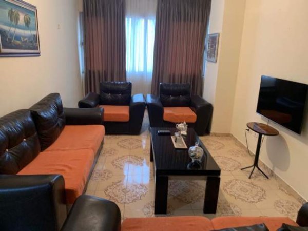 Tirane, jepet me qera apartament 1+1+BLK Kati 4, 75 m² 250 Euro