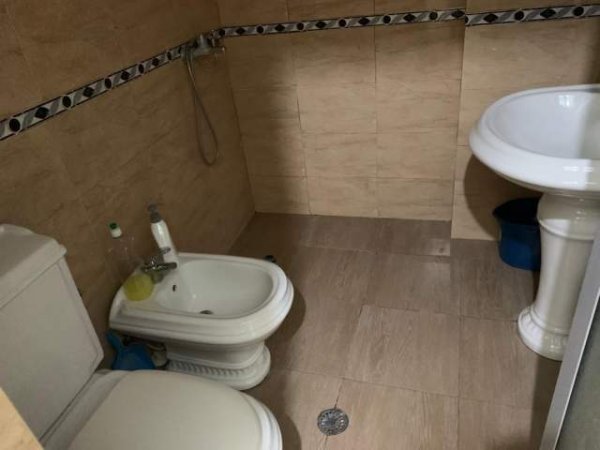 Tirane, jepet me qera apartament 1+1+BLK Kati 4, 75 m² 250 Euro