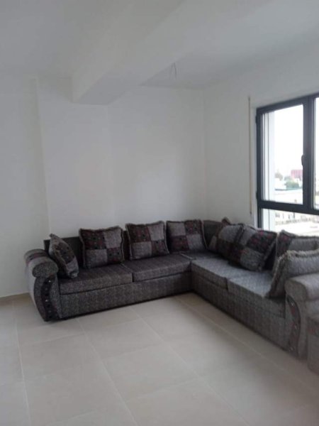 Tirane, jepet me qera apartament 1+1 Kati 7, 70 m² 300 Euro (Kongrei Manastirit)