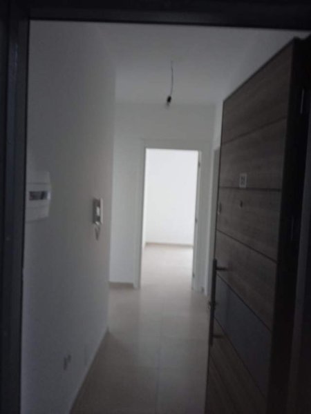 Tirane, jepet me qera apartament 1+1 Kati 7, 70 m² 300 Euro (Kongrei Manastirit)
