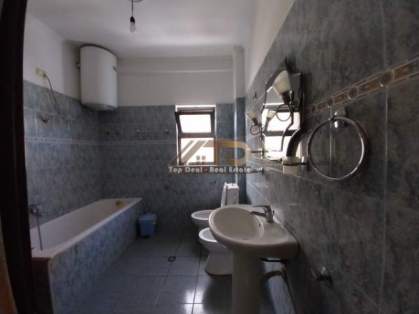 Tirane, jepet me qera apartament 2+1+BLK Kati 5, 80 m² 350 Euro (Rruga Don Bosko)