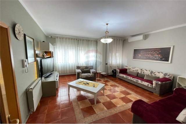 Tirane, jepet me qera apartament 2+1+A+BLK Kati 2, 150 m² 700 Euro (shkolla baletit)