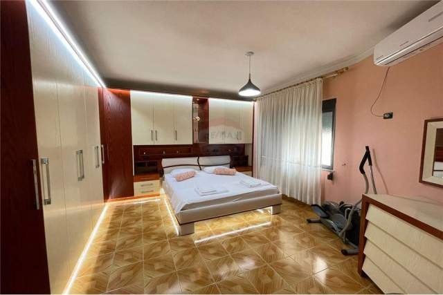 Tirane, jepet me qera apartament 2+1+A+BLK Kati 2, 150 m² 700 Euro (shkolla baletit)