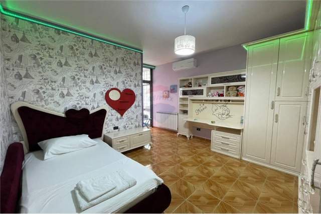 Tirane, jepet me qera apartament 2+1+A+BLK Kati 2, 150 m² 700 Euro (shkolla baletit)