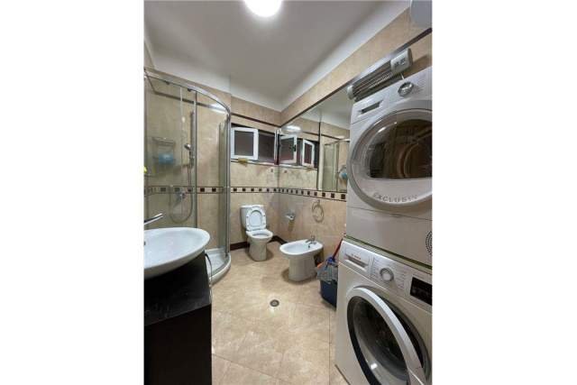 Tirane, jepet me qera apartament 2+1+A+BLK Kati 2, 150 m² 700 Euro (shkolla baletit)