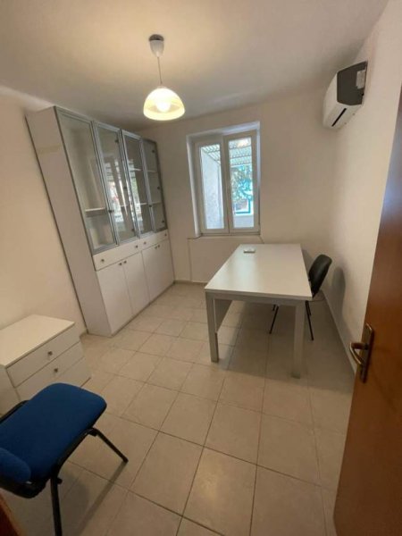 Tirane, jepet me qera ambjent biznesi Kati 3, 70 m² 350 Euro