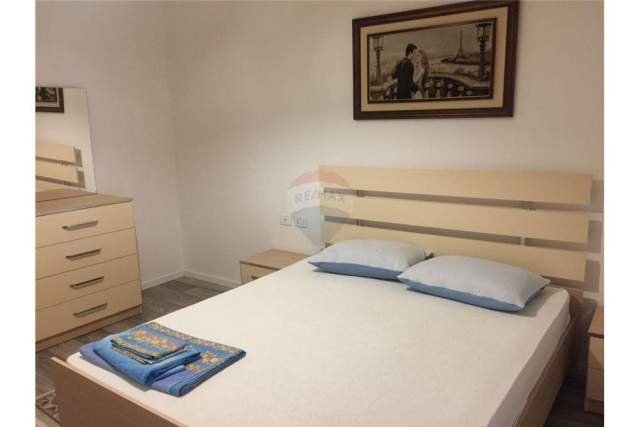 Tirane, jepet me qera apartament 1+1 70 m² 550 Euro (kompleksi deliorgji)