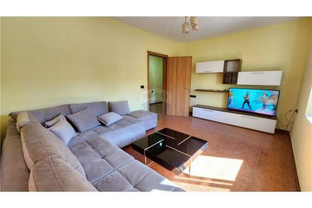 Tirane, jepet me qera apartament 2+1 Kati 5, 81 m² 600 Euro (Reshit Collaku , Shallvaret)