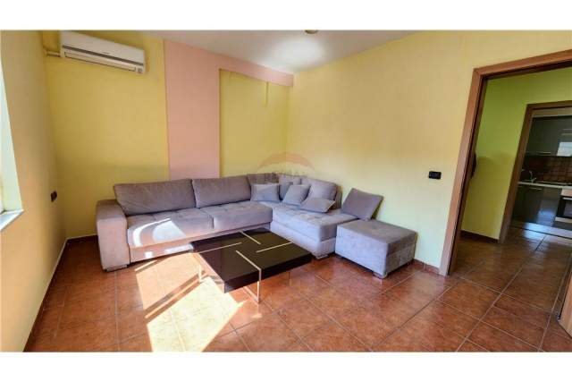 Tirane, jepet me qera apartament 2+1 Kati 5, 81 m² 600 Euro (Reshit Collaku , Shallvaret)