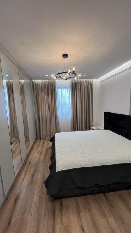 Tirane, jepet me qera apartament 3+1+BLK Kati 8, 135 m² 900 Euro