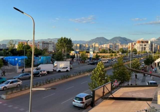 Tirane, apartament Kati 4, 120 m² 300 Euro (bulevardi migjeni)