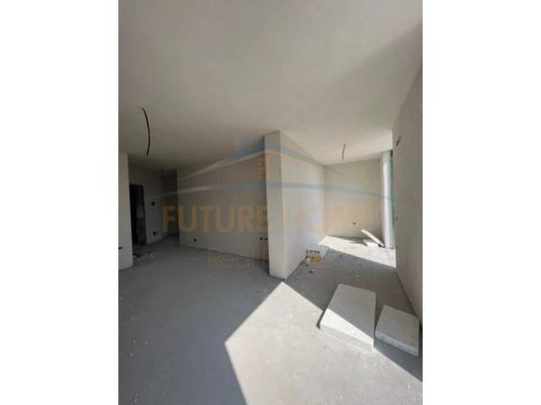 Tirane, ofert apartament 1+1 Kati 4, 70 m² 80.000 Euro (YZBERISHT)