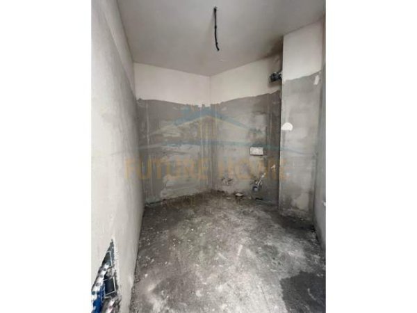 Tirane, ofert apartament 1+1 Kati 4, 70 m² 80.000 Euro (YZBERISHT)