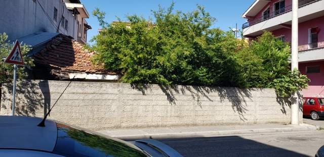 Durres, shitet shtepi 2+1 Kati 1, 200 m² 65.000 Euro (Rruga e Kualidimit, Shkozet)
