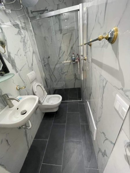 Tirane, jepet me qera 1+1+BLK Kati 3, 70 m² 450 Euro